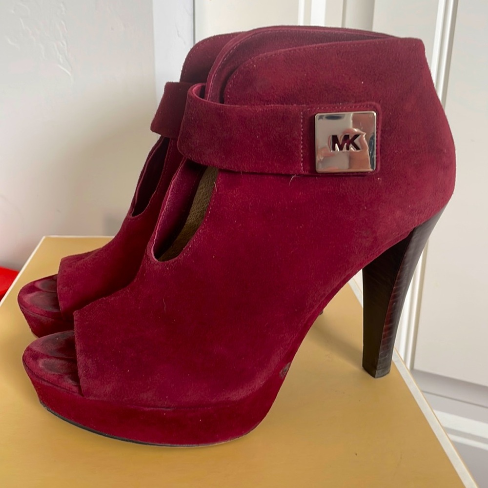 Michael Kors Devenport booties